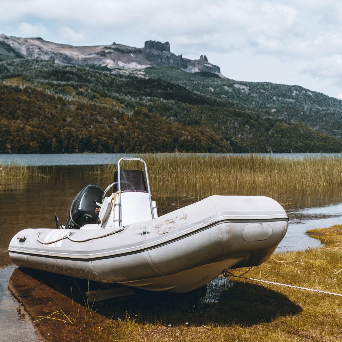 vertical-shot-white-boat-parked-lake-with-mountain-background "АРГОН-385" - надувной двухместный пак-каяк из ПВХ для экспедиций